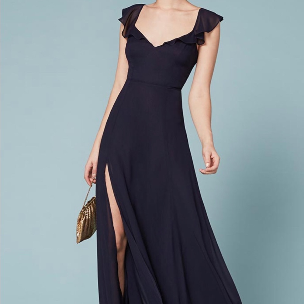 🚨🚨ISO REFORMATION JULIETA DRESS IN NAVY🚨🚨